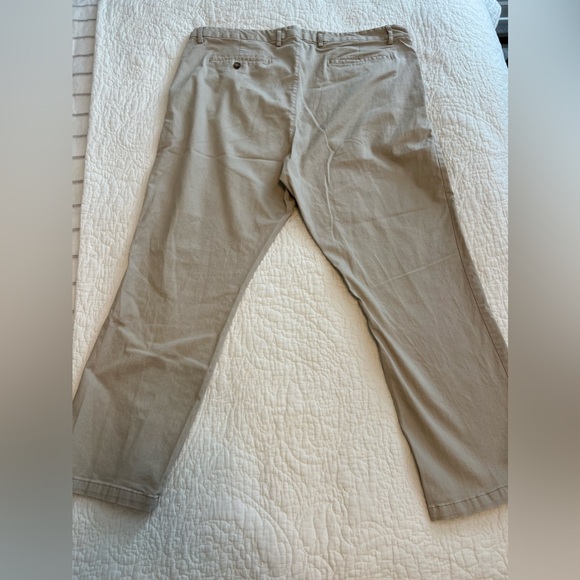 Old Navy Men’s Slim Built-In Flex Rotation Chino 42x30 - Khaki - Picture 2 of 3